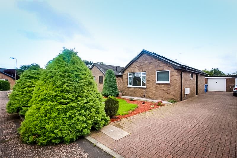2 bed detached bungalow to rent in Kirkfield East, Livingston Village