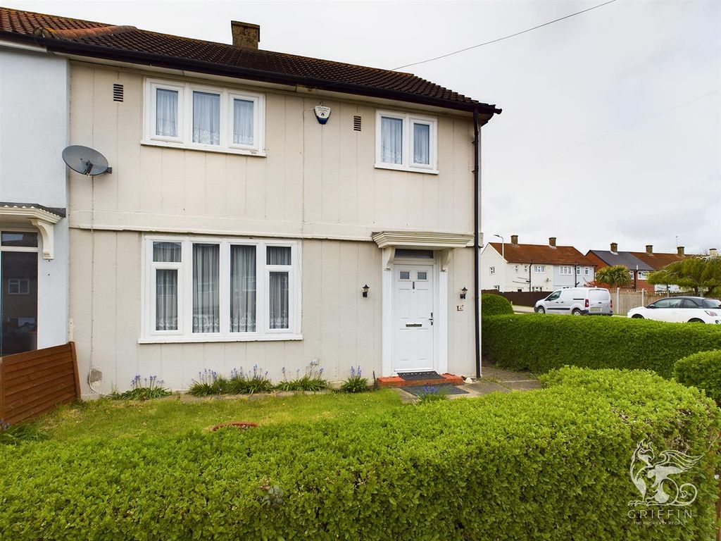 3 bed property for sale in Tarnworth Road, Romford RM3 Zoopla