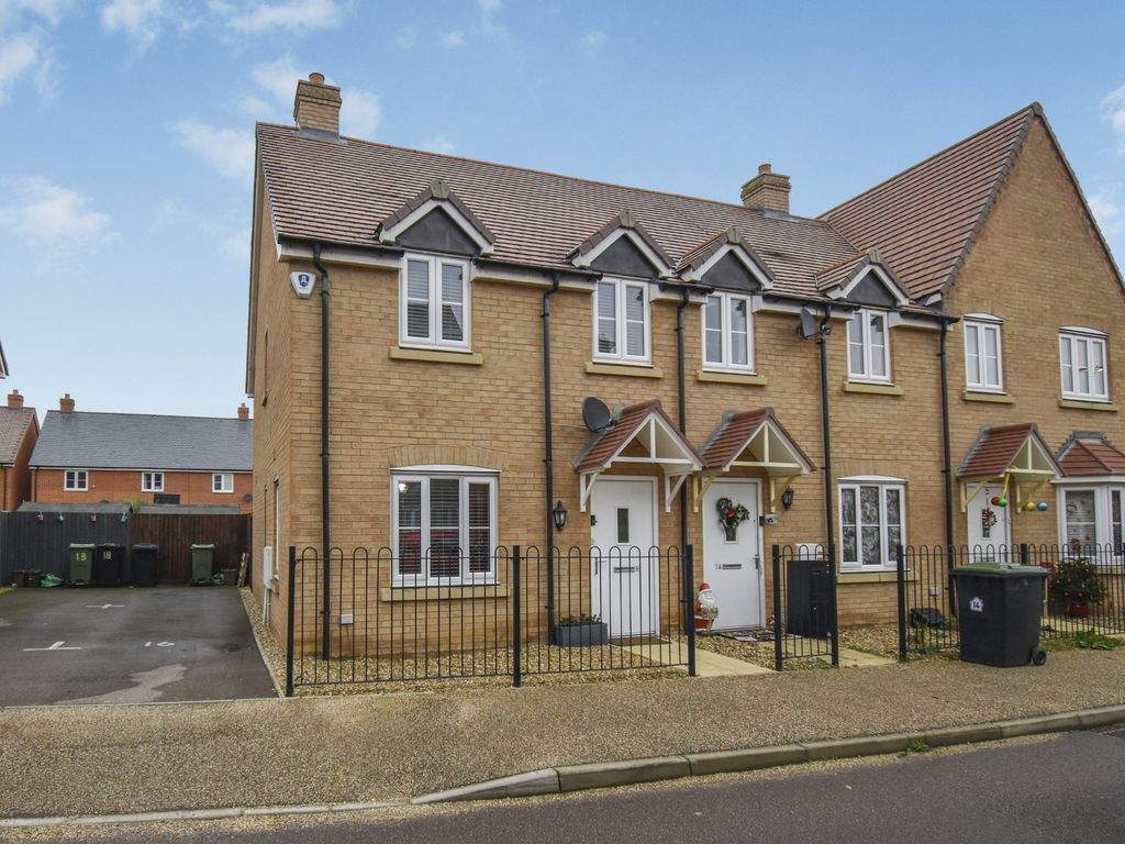 3 bed end terrace house for sale in Sanger Avenue, Biggleswade SG18, £