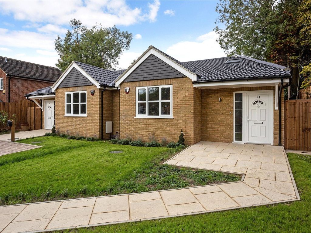 New home, 3 bed semidetached house for sale in Knoll Crescent
