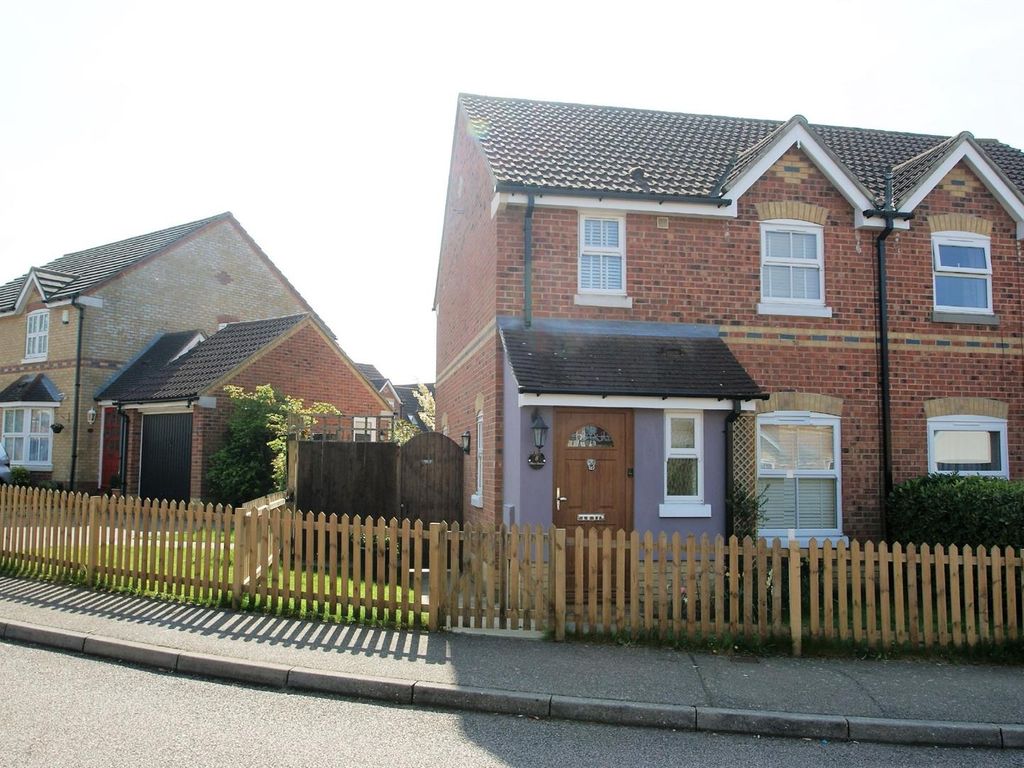 3 bed semidetached house to rent in Albert Gardens, Church Langley