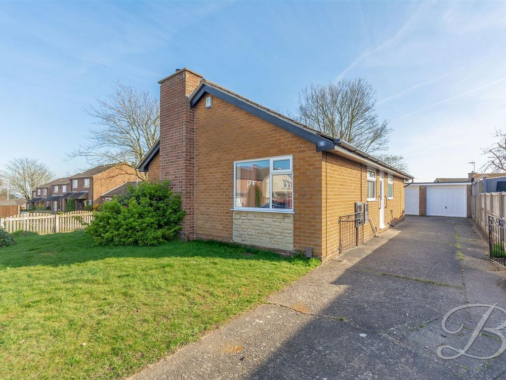 2 bed bungalow for sale in Beverley Close, Rainworth, Mansfield NG21