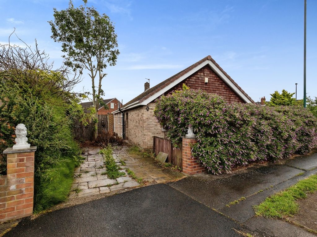 3 bed detached bungalow for sale in Laburnum Road, Ormesby