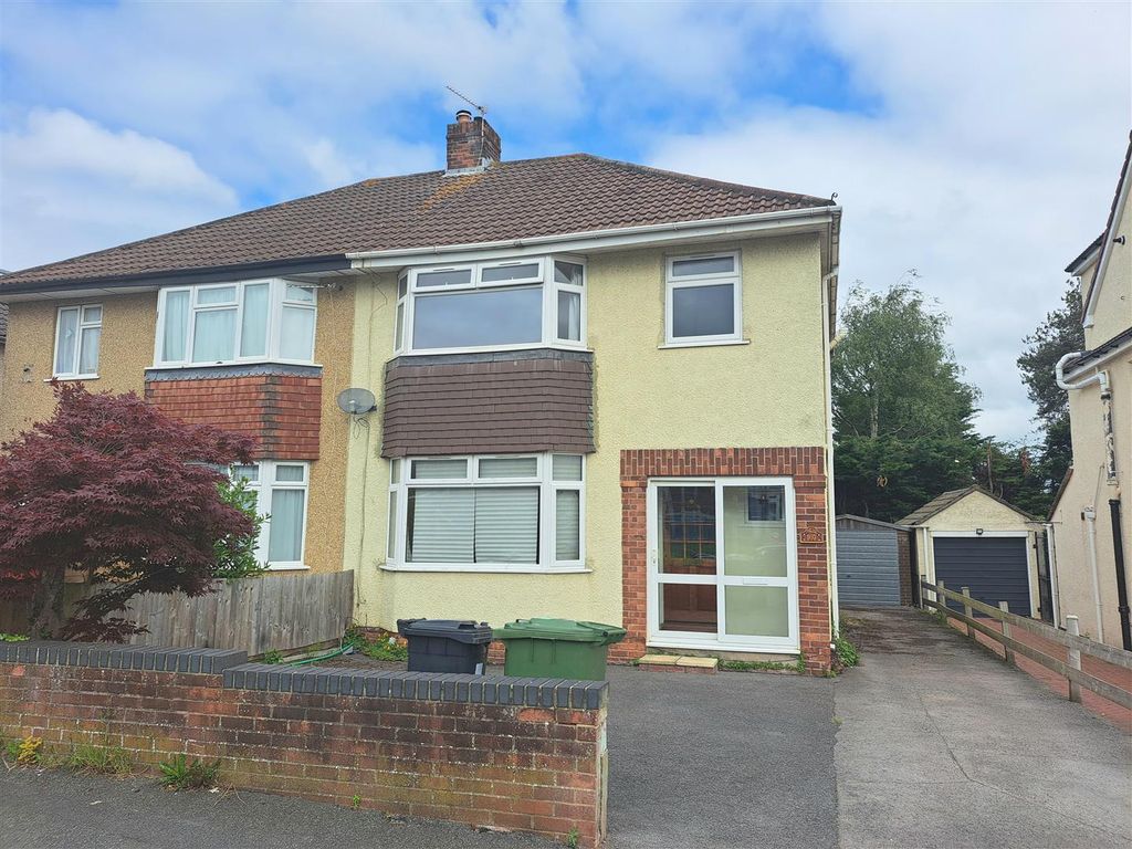 3 bed shared to rent in Quakers Road, Downend, Bristol