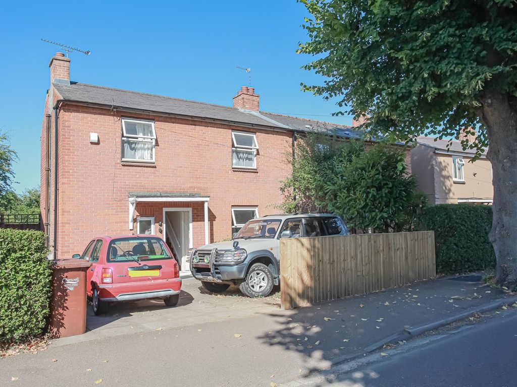 3 bed semidetached house for sale in St. Crescent, Banbury