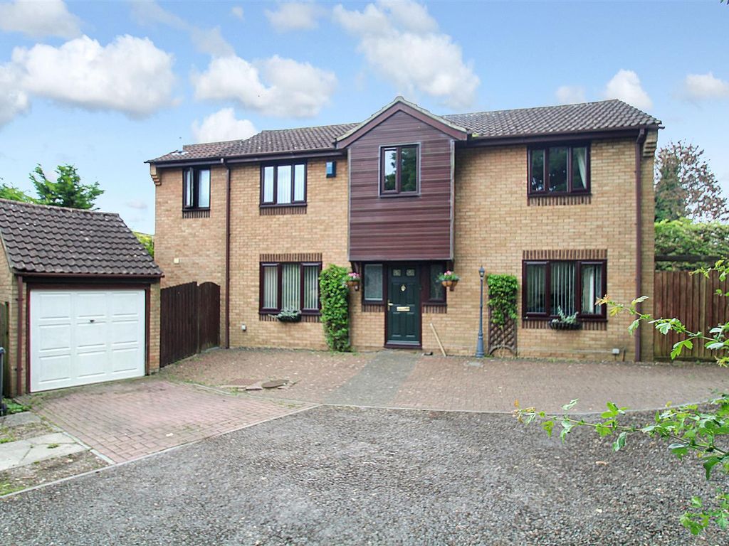 4 bed property for sale in Boundary Close, Upper Stratton, Swindon SN2