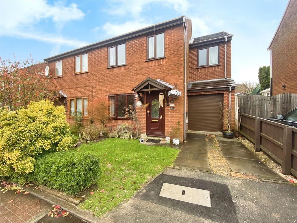 4 bed semidetached house for sale in Lostock View, Lostock Hall