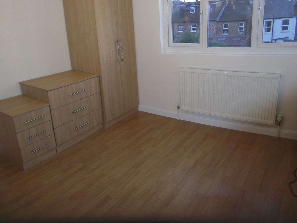 Room to rent in Very Near Harrow View Road Area, Ealing Pitshanger Lane
