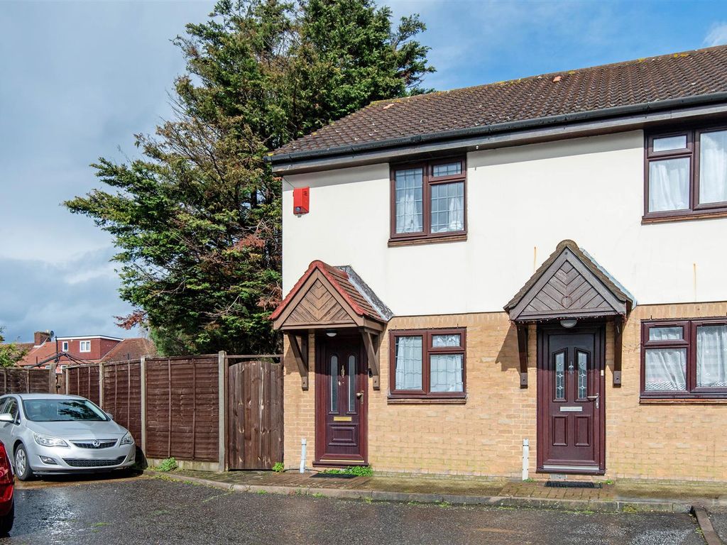 2 bed property for sale in Joyners Close, Dagenham RM9 Zoopla