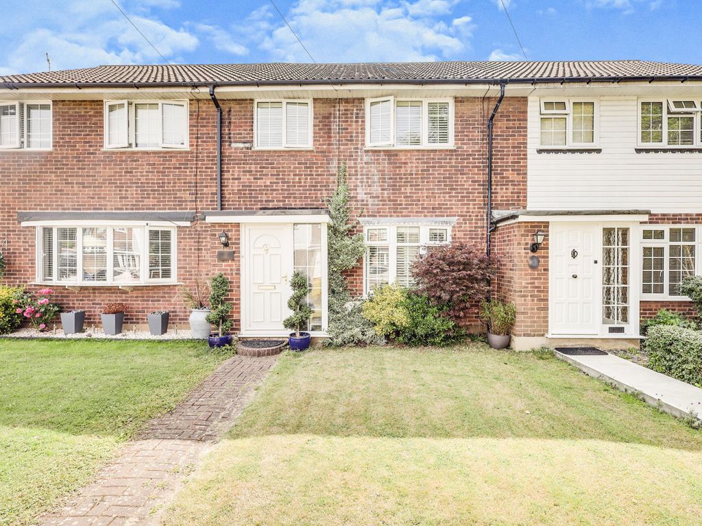 3 bed terraced house for sale in Langley Close, LeighOnSea SS9, £