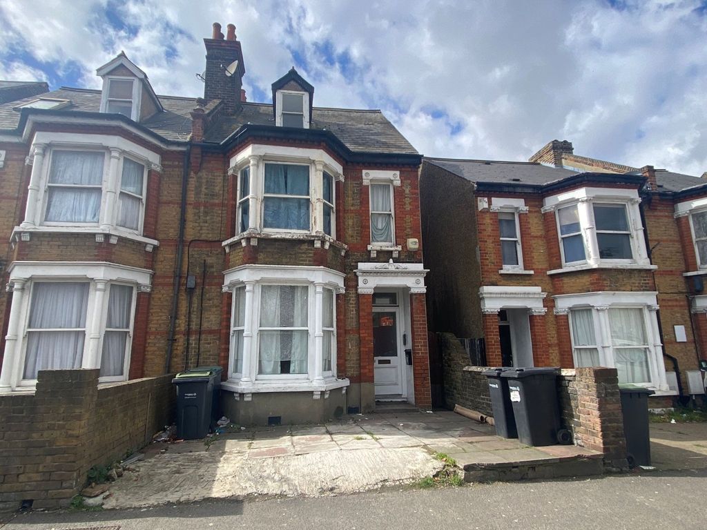 2 bed flat to rent in Wrotham Road, Gravesend, Kent DA11 Zoopla