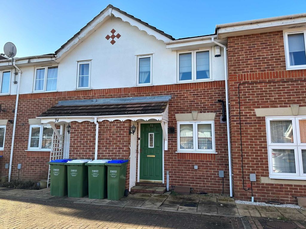 2 bed property for sale in Sandpiper Drive, Erith DA8 Zoopla