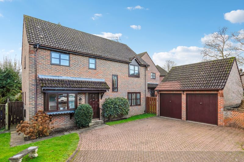 4 bed detached house for sale in Highgrove Park, Maidenhead SL6, £