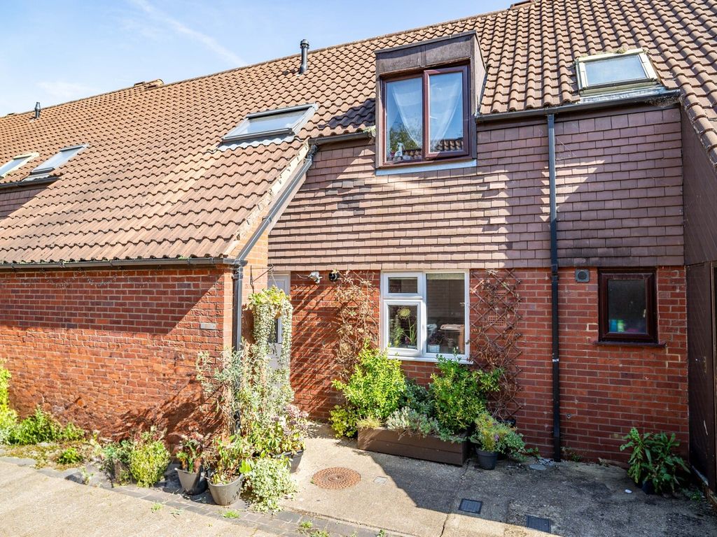 2 bed for sale in Newgate Close, St. Albans, Hertfordshire