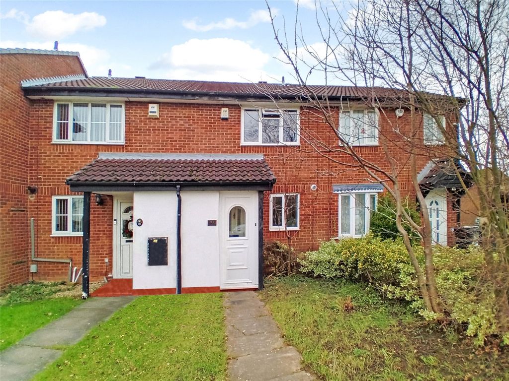 2 bed terraced house to rent in Bushmead Road, Luton LU2, £1,250 pcm