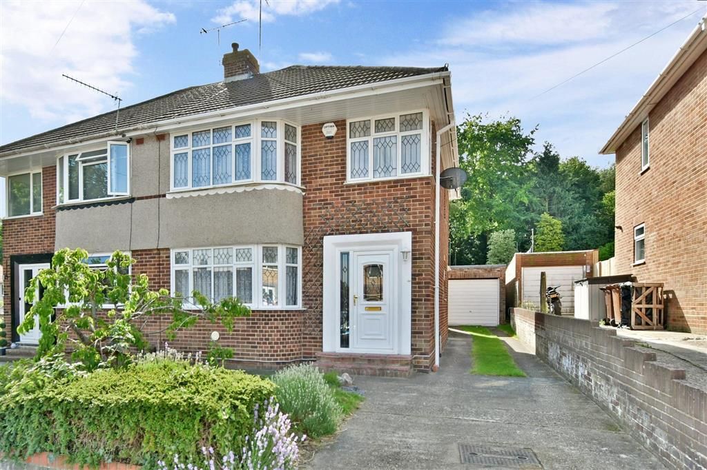 3 bed semidetached house for sale in Carlton Crescent, Chatham, Kent