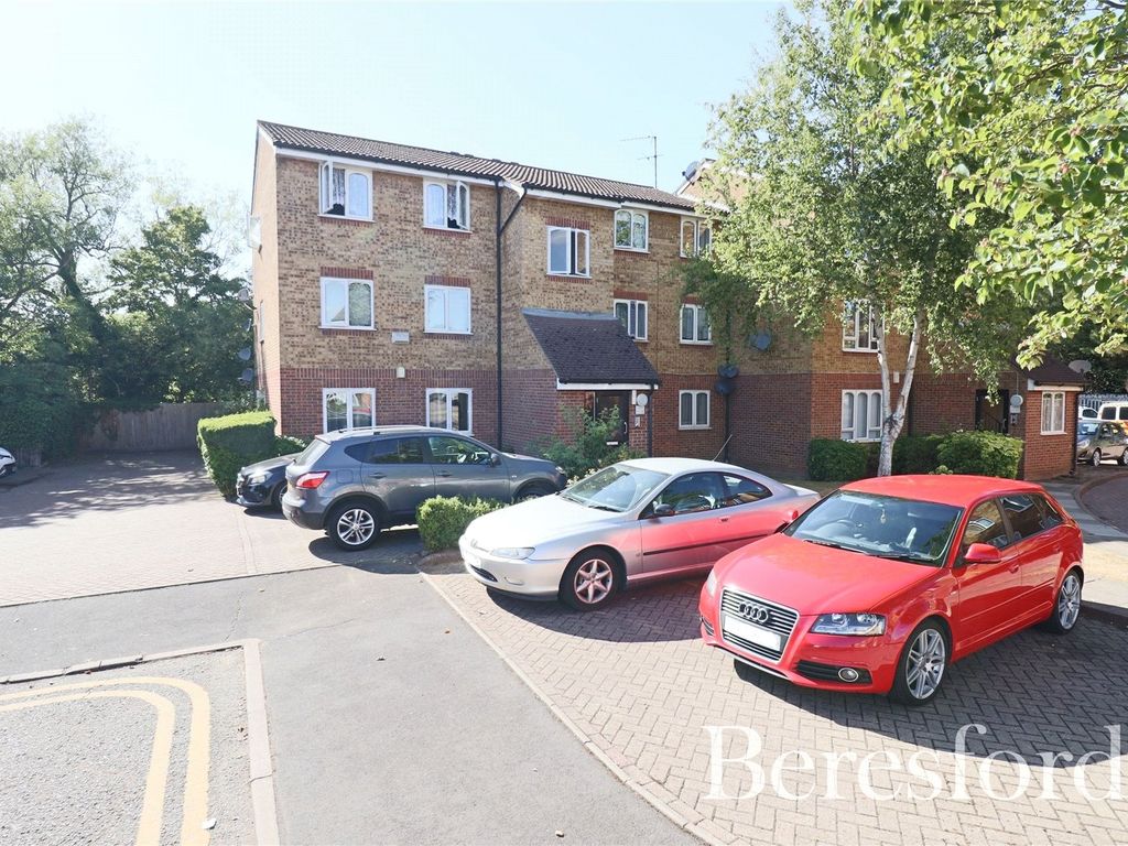 2 bed flat for sale in Frazer Close, Romford RM1 Zoopla