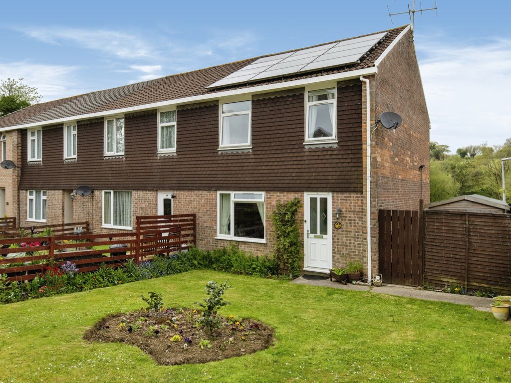 3 bed end terrace house for sale in Tredanek Close, Bodmin, Cornwall