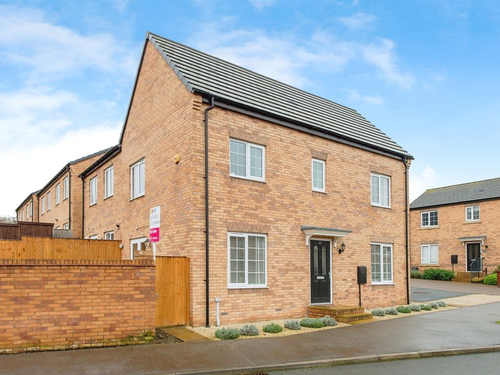 3 bed semidetached house for sale in Craig Hopson Avenue, Castleford