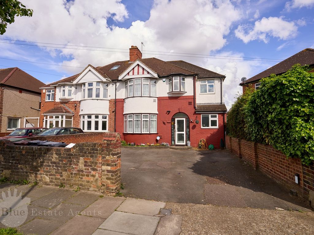 4 bed semidetached house for sale in Burns Way, Heston, Hounslow TW5