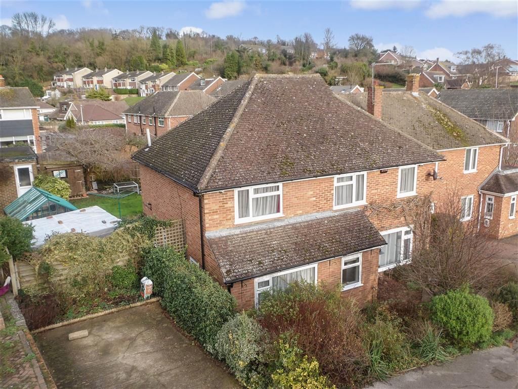 4 bed semidetached house for sale in Charles Drive, Cuxton, Rochester