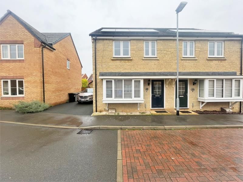 3 bed semidetached house for sale in The Courtyard, Main Road