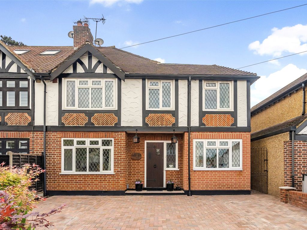 4 bed semidetached house for sale in Grafton Road, Worcester Park KT4