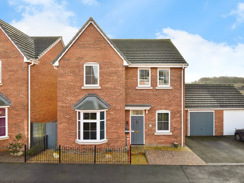 4 bed detached house for sale in Sutton Avenue, Silverdale, Newcastle
