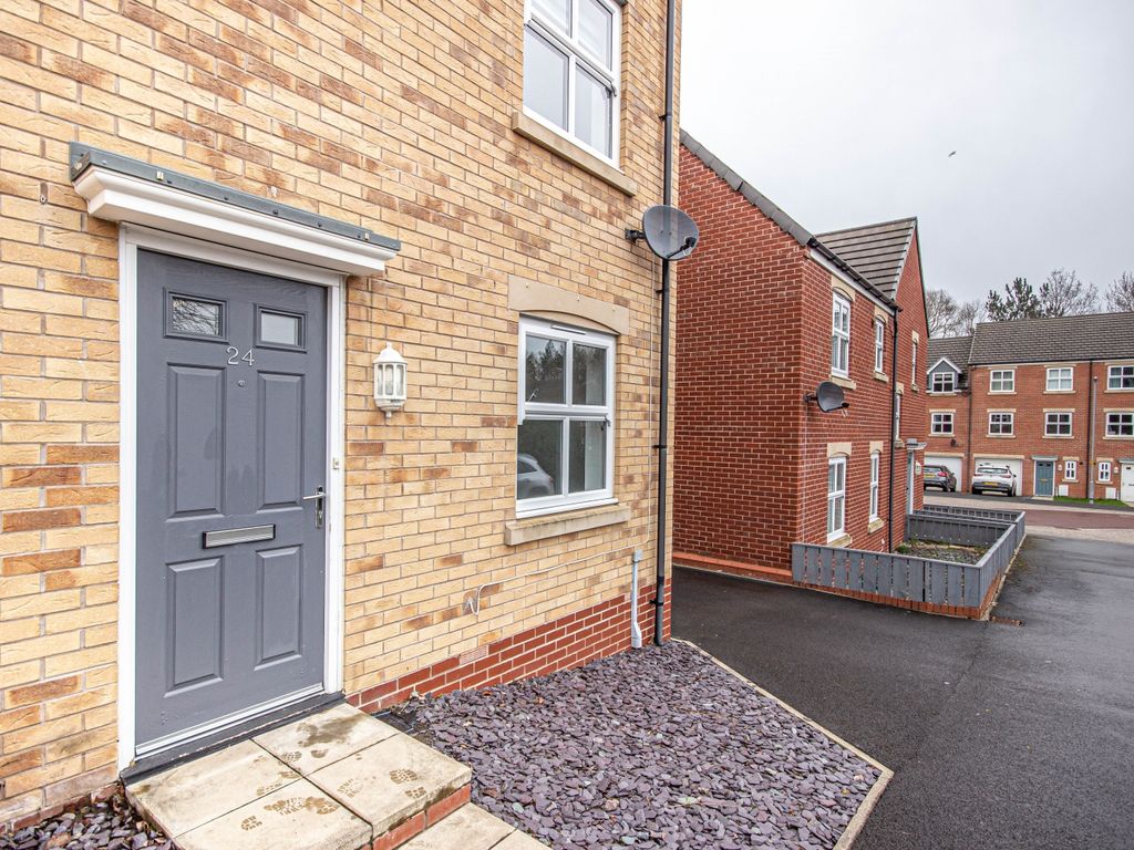 3 bed semidetached house to rent in Park Road, Gateshead, Tyne