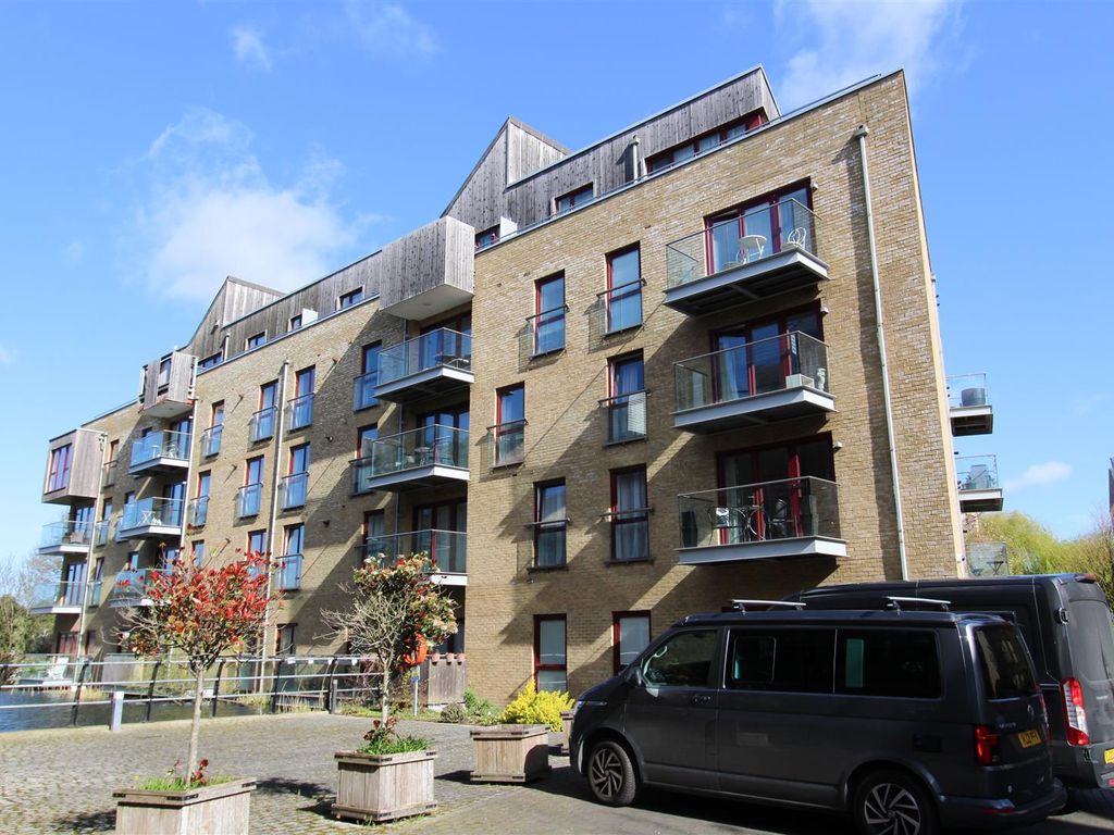 2 bed flat to rent in Kings Mill Way, Uxbridge, Denham UB9 Zoopla