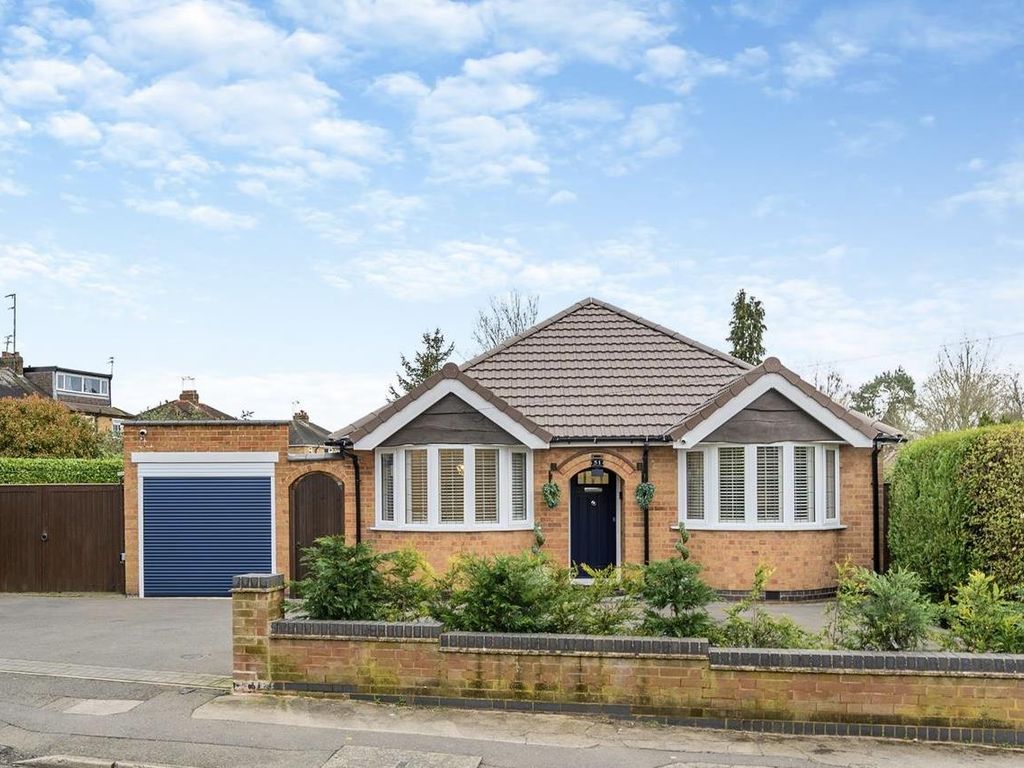 2 bed detached bungalow for sale in Brentwood Gardens, Brentwood Avenue