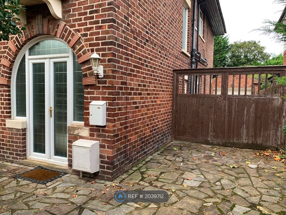 4 bed semidetached house to rent in Newton Drive, Blackpool FY3, £