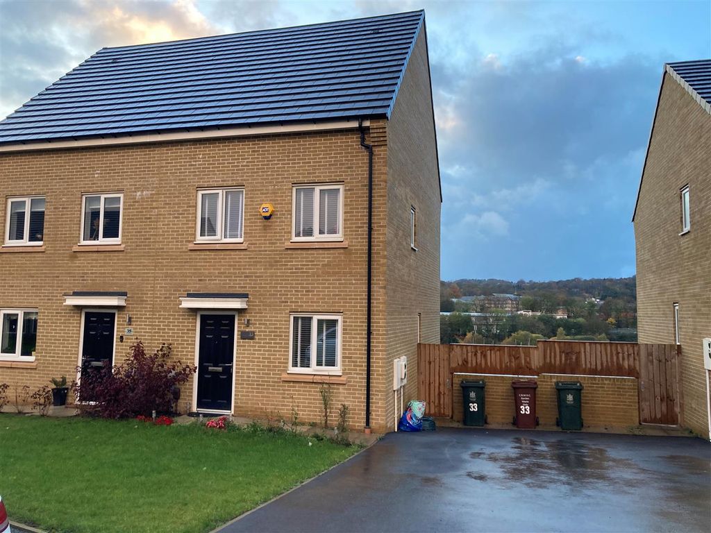 4 bed semidetached house for sale in Poplars Park Avenue, Kings Park