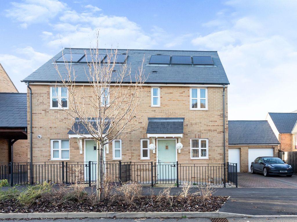 2 bed semidetached house for sale in Collingwood Gardens, Brooklands