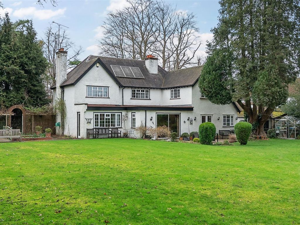 4 bed detached house for sale in Guildford Road, East Horsley