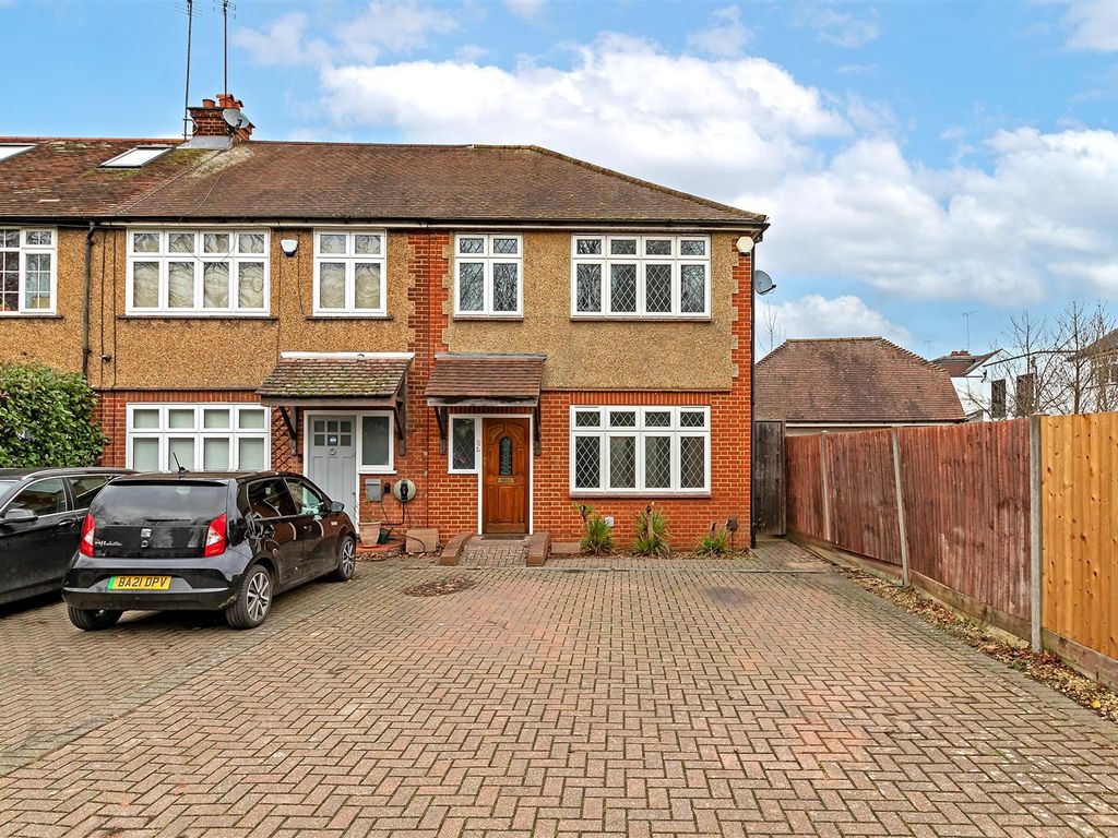 3 bed semidetached house to rent in Batchwood Drive, St Albans
