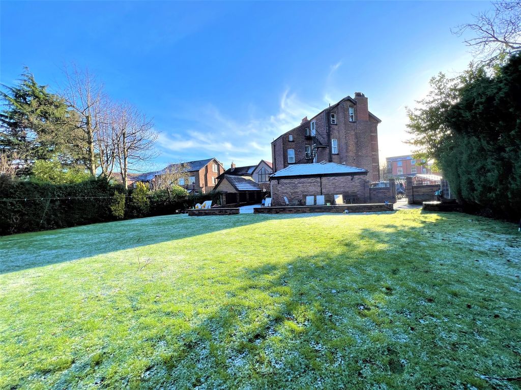 6 bed detached house for sale in Clarendon Crescent, Ellesmere Park M30