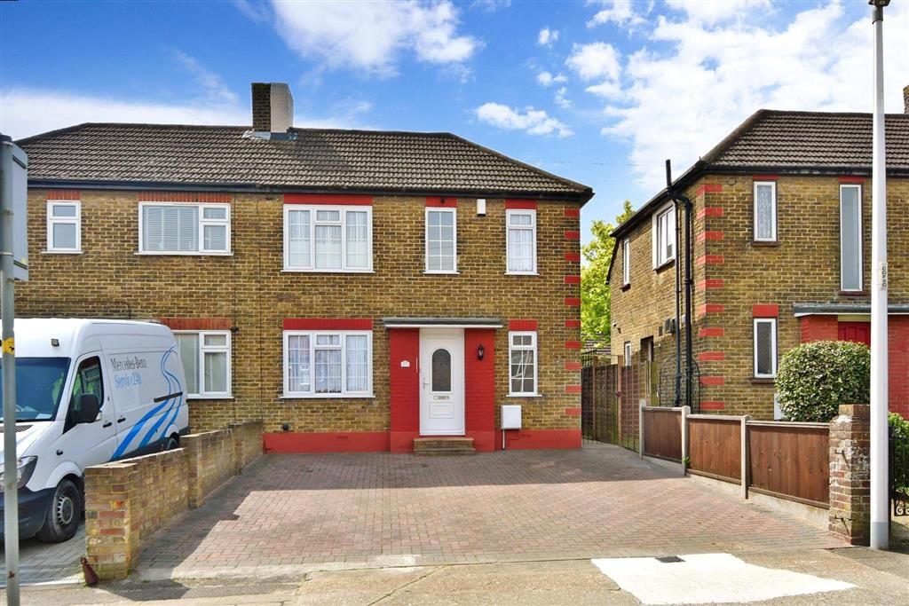 3 bed semidetached house for sale in Cedar Road, Strood, Rochester