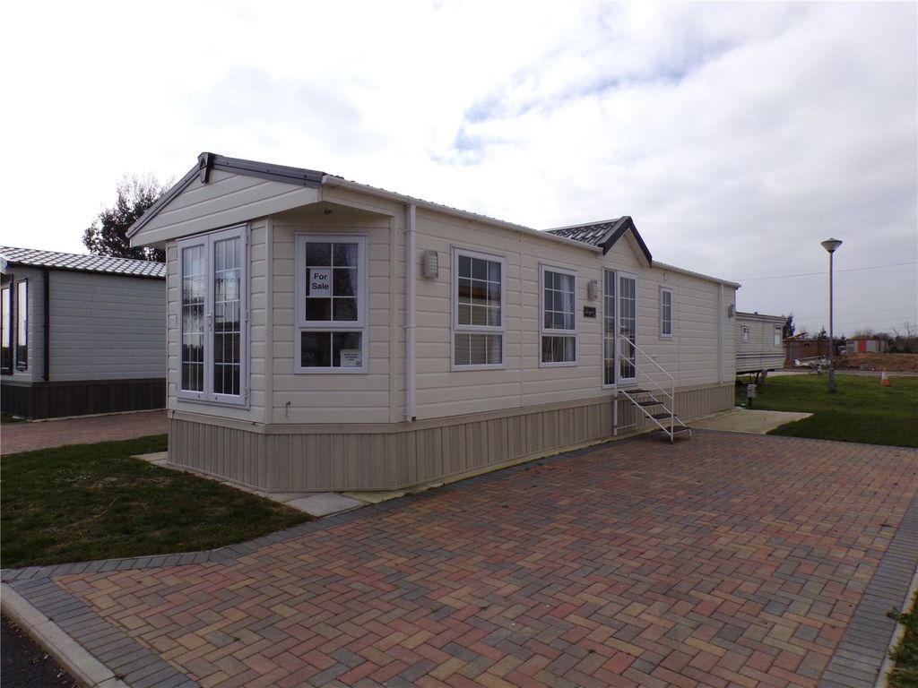2 bed property for sale in BradwellOnSea, Southminster, Essex CM0