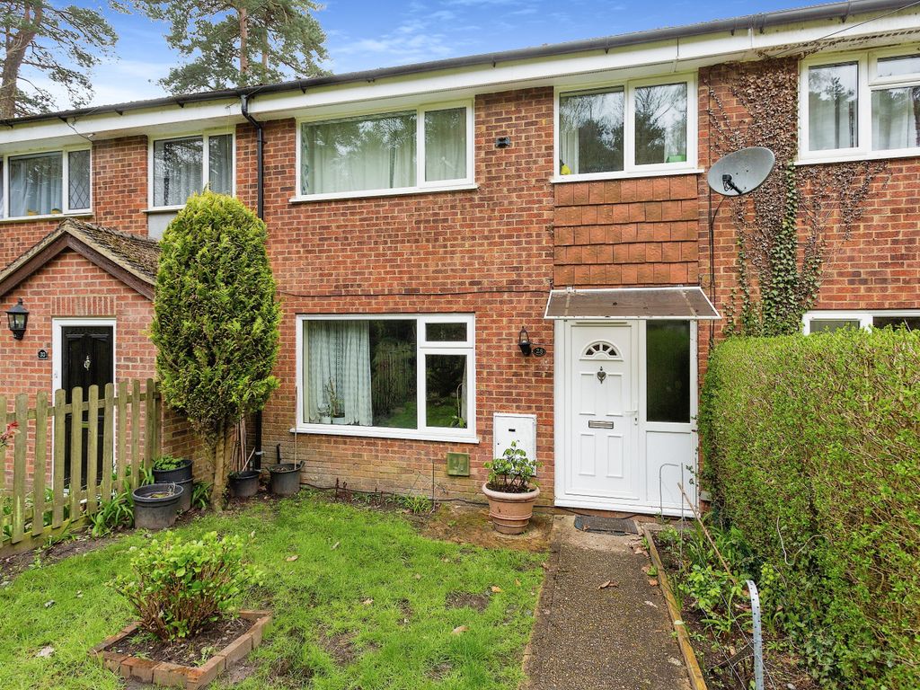 3 bed terraced house for sale in Pine View, Bordon GU35 Zoopla