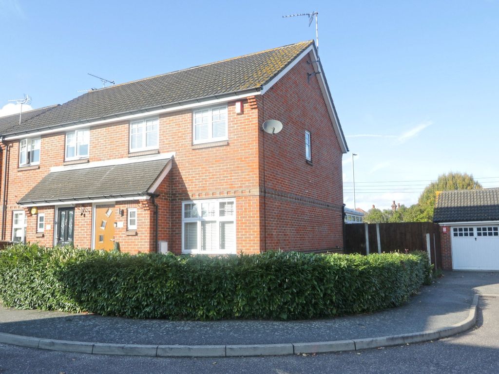 3 bed semidetached house for sale in Romsey Close, Benfleet, Essex SS7