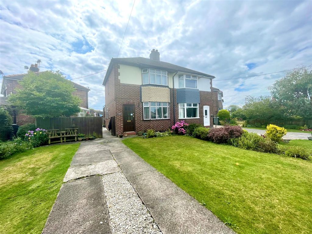 3 bed semidetached house for sale in Heath Road, Sandbach CW11, £