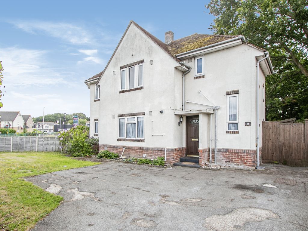 4 bed end terrace house for sale in Castle Lane West, Throop