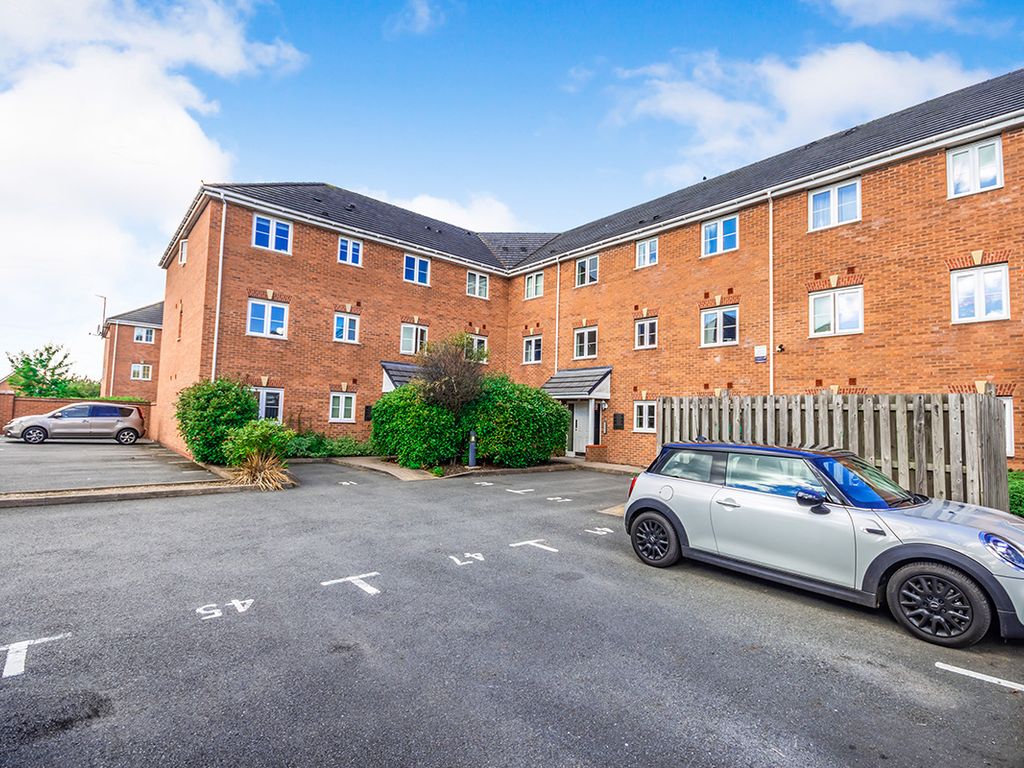 2 bed flat to rent in Squires Grove, Willenhall, West Midlands WV12