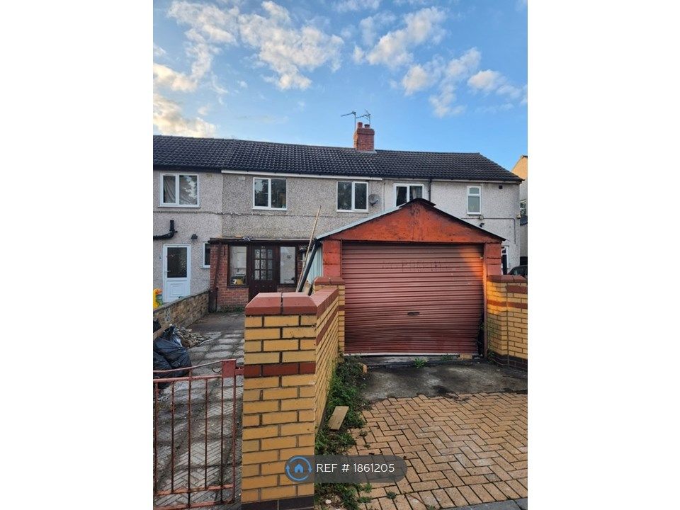 3 bed detached house to rent in Windsor Road, Stainforth, Doncaster DN7