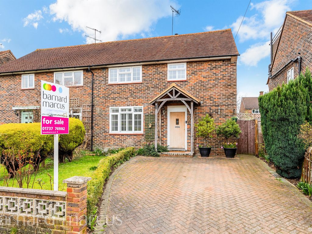 3 bed semidetached house for sale in Malmstone Avenue, Merstham