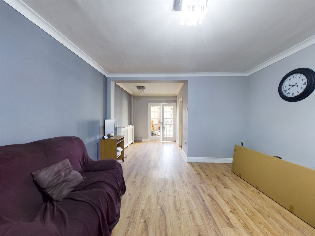 3 bed terraced house to rent in Dudley Road, Romford RM3 Zoopla