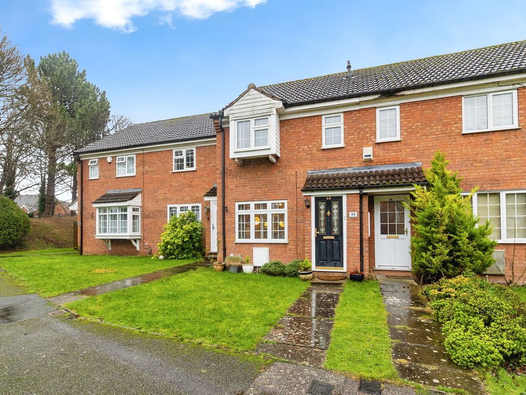 3 bed terraced house for sale in Bowmans Way, Dunstable, Bedfordshire