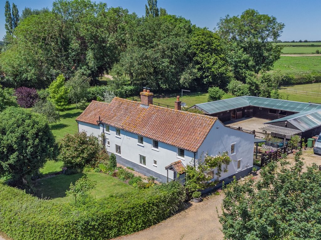 4 bed property for sale in Sandy Lane, Lower Stow Bedon, Attleborough