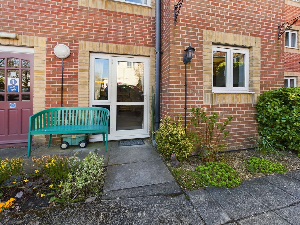 1 bed flat for sale in Maxime Court, Gower Road, Sketty, Swansea SA2